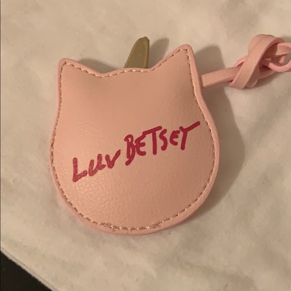 🔥SOLD🔥Betsey Handbag Decor. 🔥SOLD🔥 - Picture 3 of 6